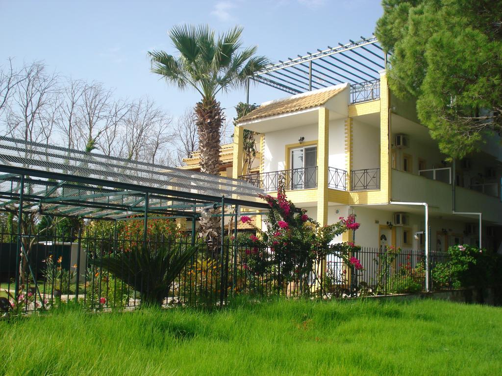 Iron House Apartment Agios Georgios  Bagian luar foto