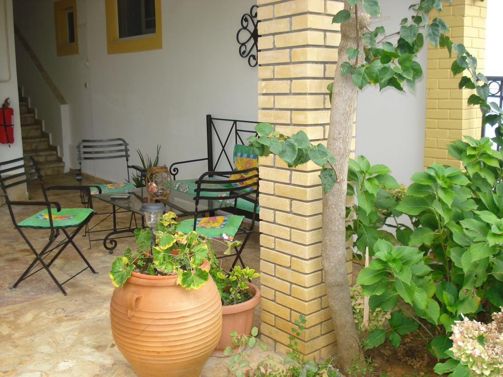 Iron House Apartment Agios Georgios  Bagian luar foto