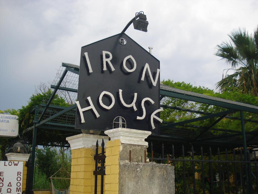 Iron House Apartment Agios Georgios  Bagian luar foto
