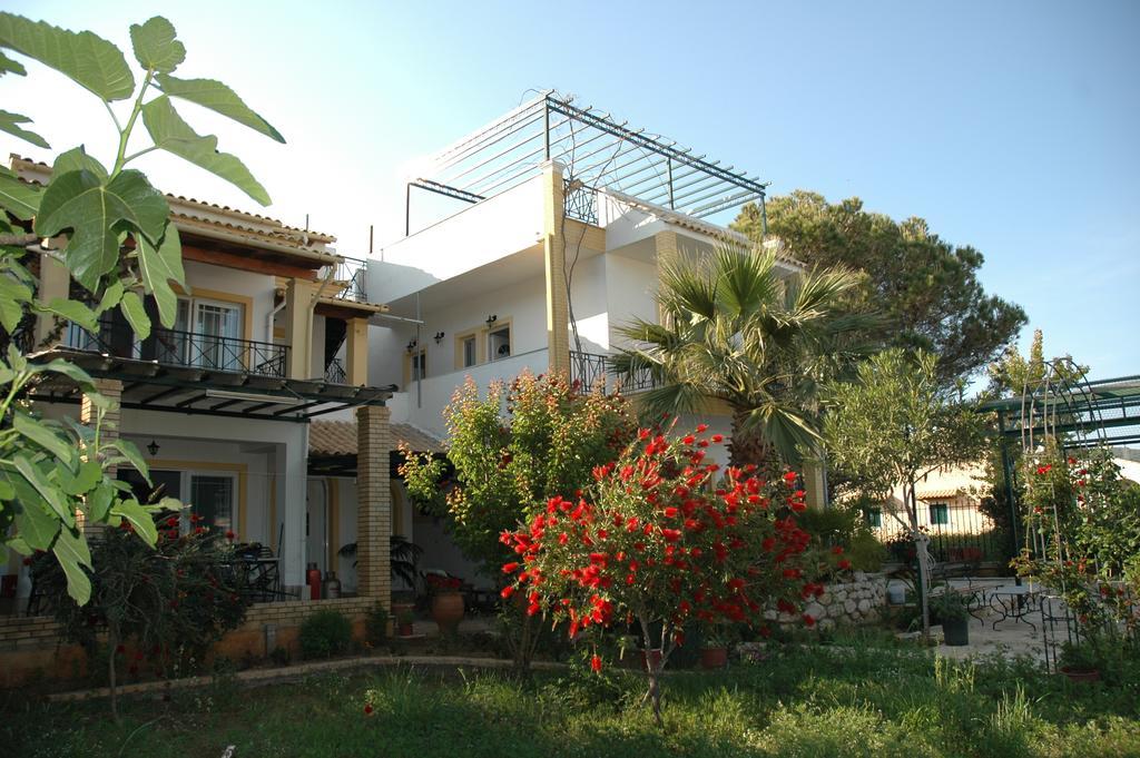 Iron House Apartment Agios Georgios  Bagian luar foto