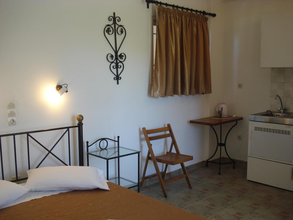 Iron House Apartment Agios Georgios  Bagian luar foto