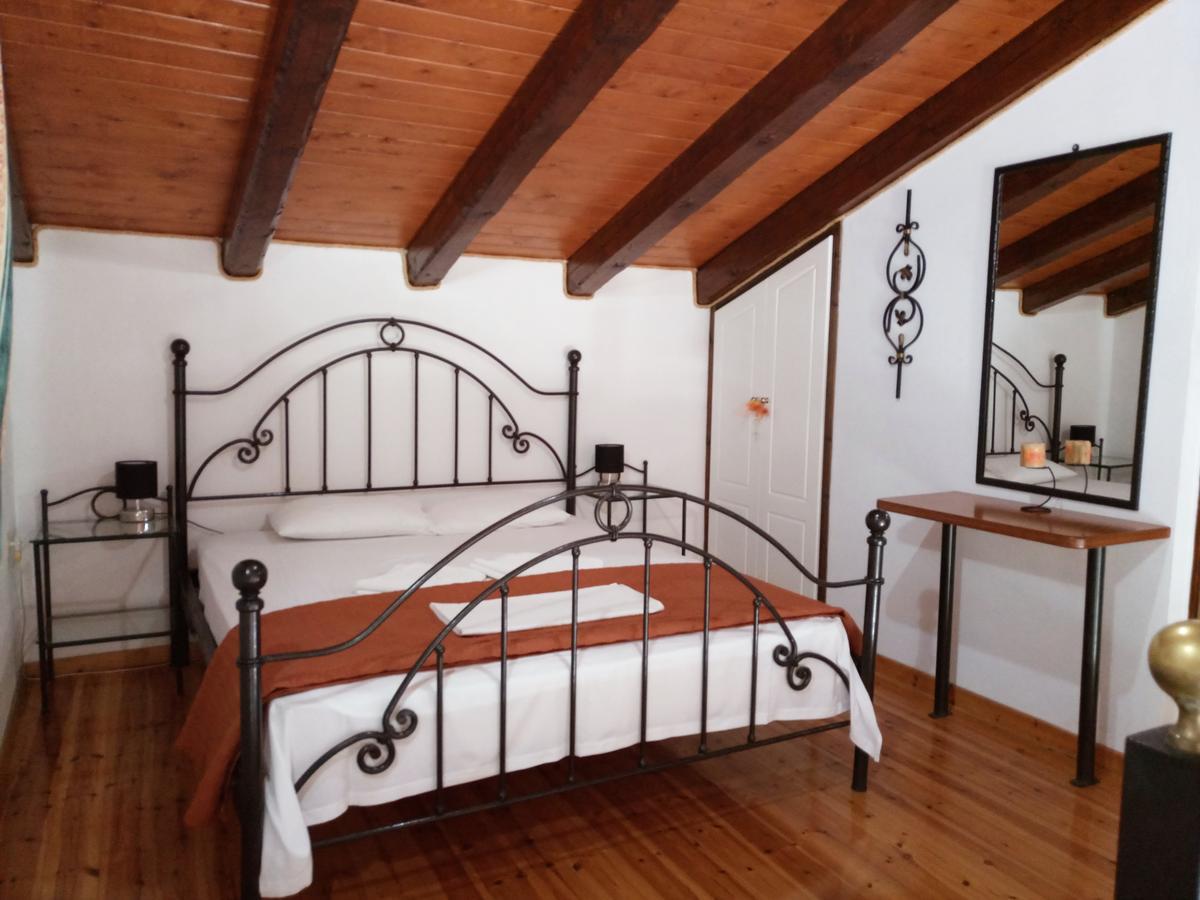 Iron House Apartment Agios Georgios  Bagian luar foto