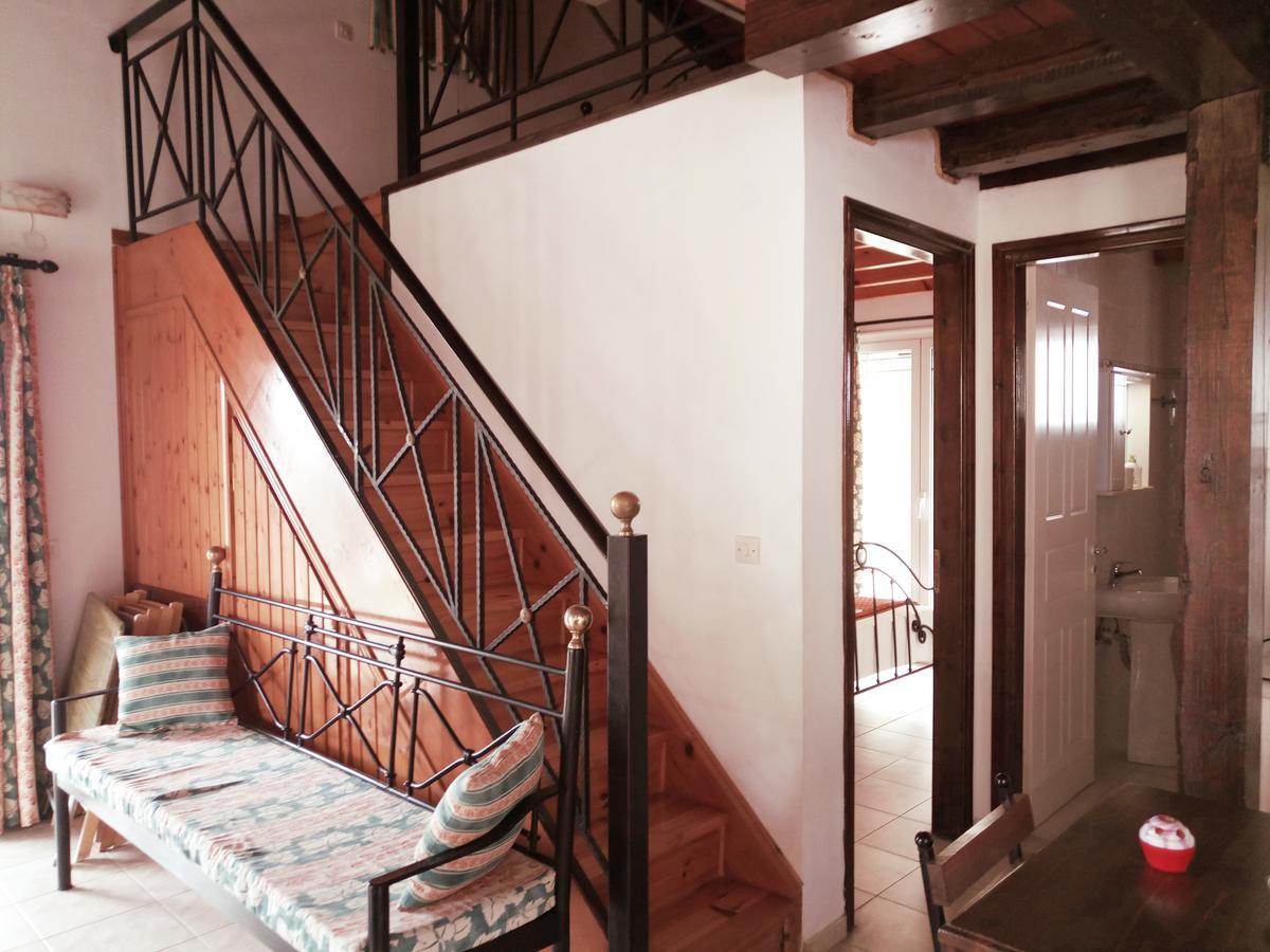 Iron House Apartment Agios Georgios  Bagian luar foto